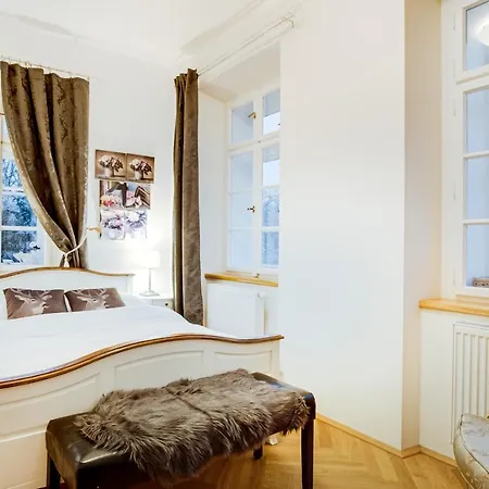 Lovecký Zámeček Pod Milešovkou Vila