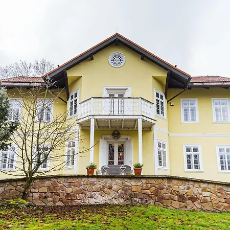 Lovecký Zámeček Pod Milešovkou * Teplice