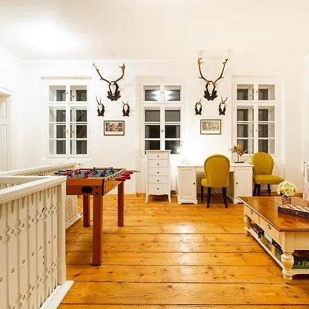 Lovecký Zámeček Pod Milešovkou Vila