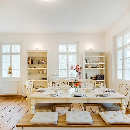 Lovecky Zamecek Pod Milesovkou فيلة